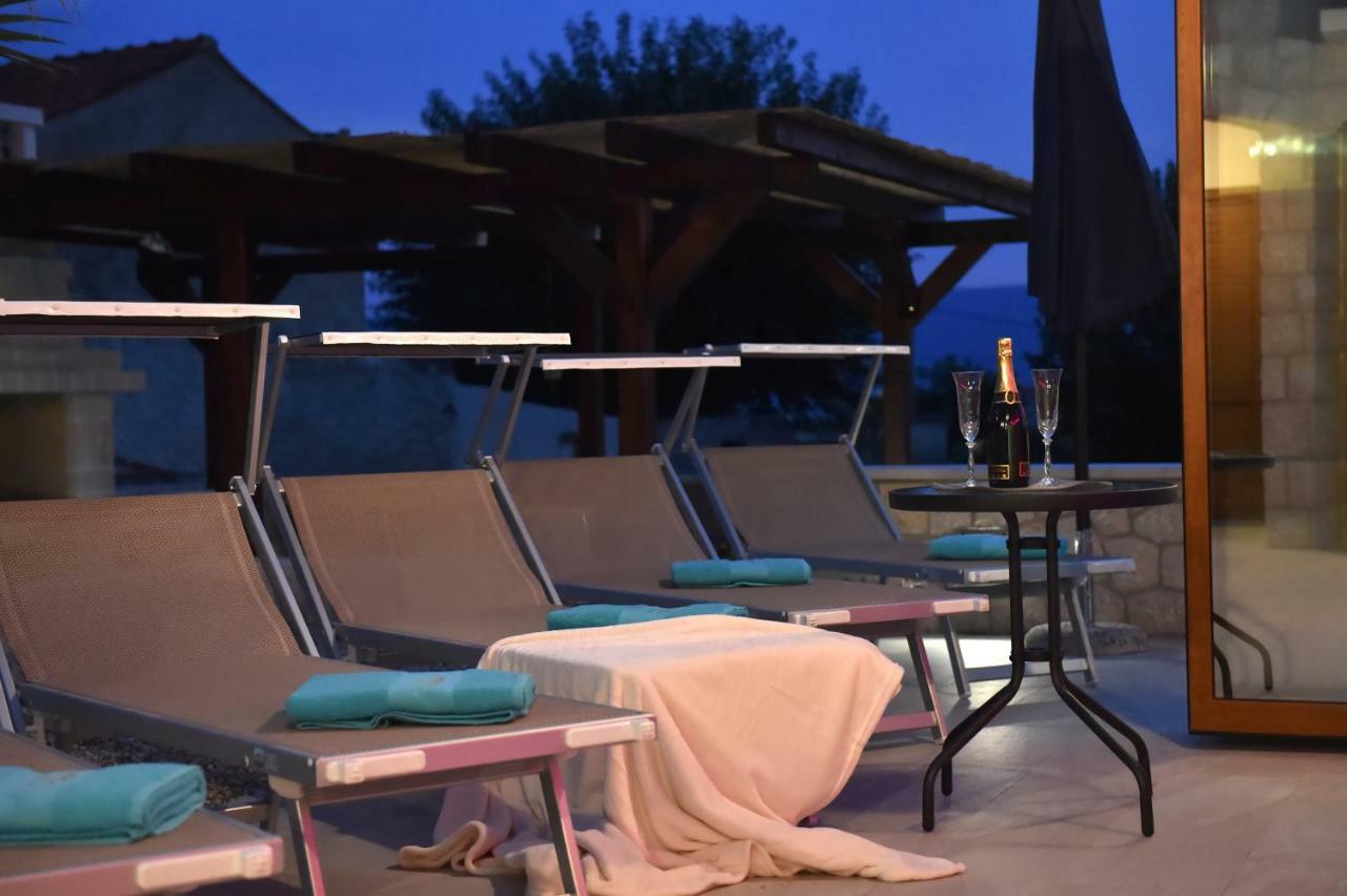 Villa Muskatel -With Heated Pool Brzac Экстерьер фото